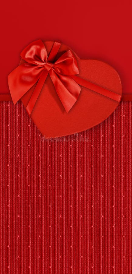 Cutie cu card cadou de o zi Valentin în formă de inimă roșie, cu panglică strălucitoare roșie, cu retroiluminare roșie în fundal stock photos