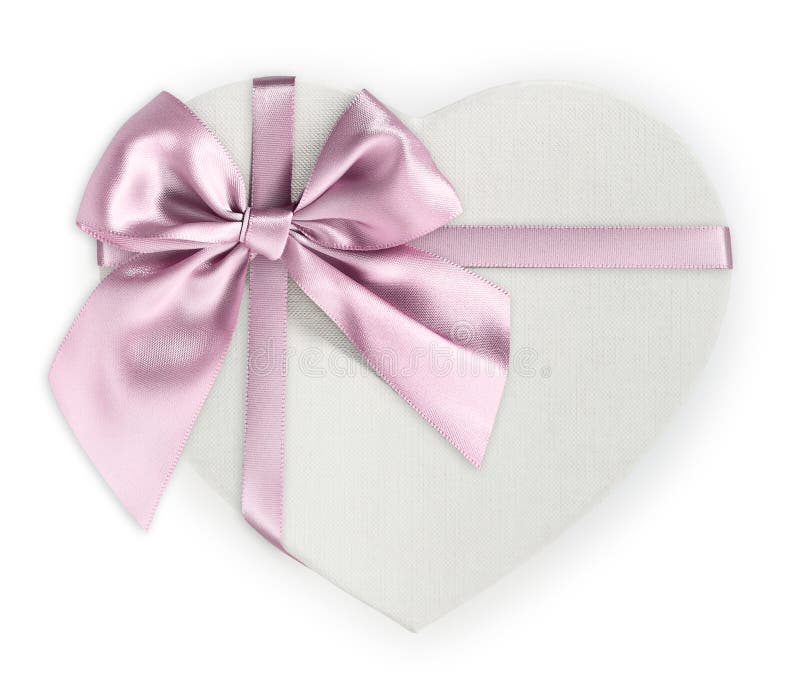 Cutie cu formă de inimă pentru card cadou de o zi pentru mame, cu panglică strălucitoare, roz, cu formă de arc pe fundal alb și, d stock photography