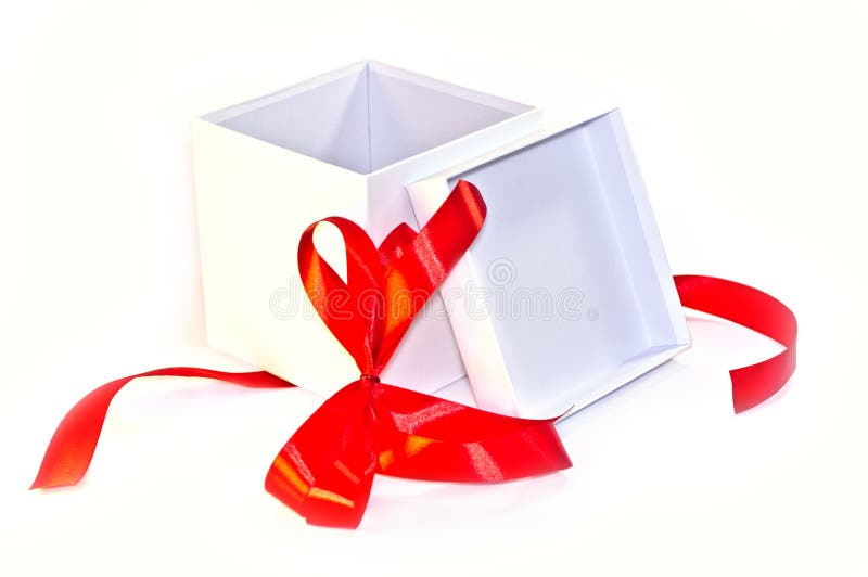 Cutie de cadouri deschisă cu panglică roșie și arc roșu royalty free stock photos