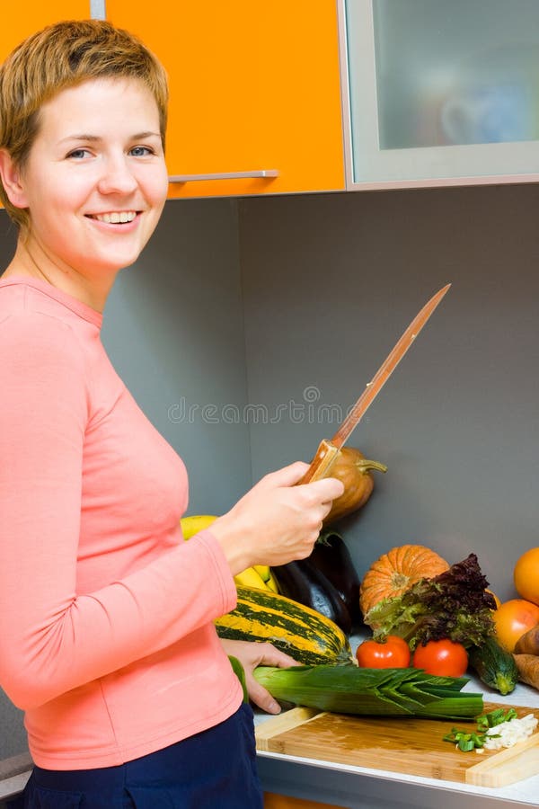 Cuttinggrönsaker arkivfoton