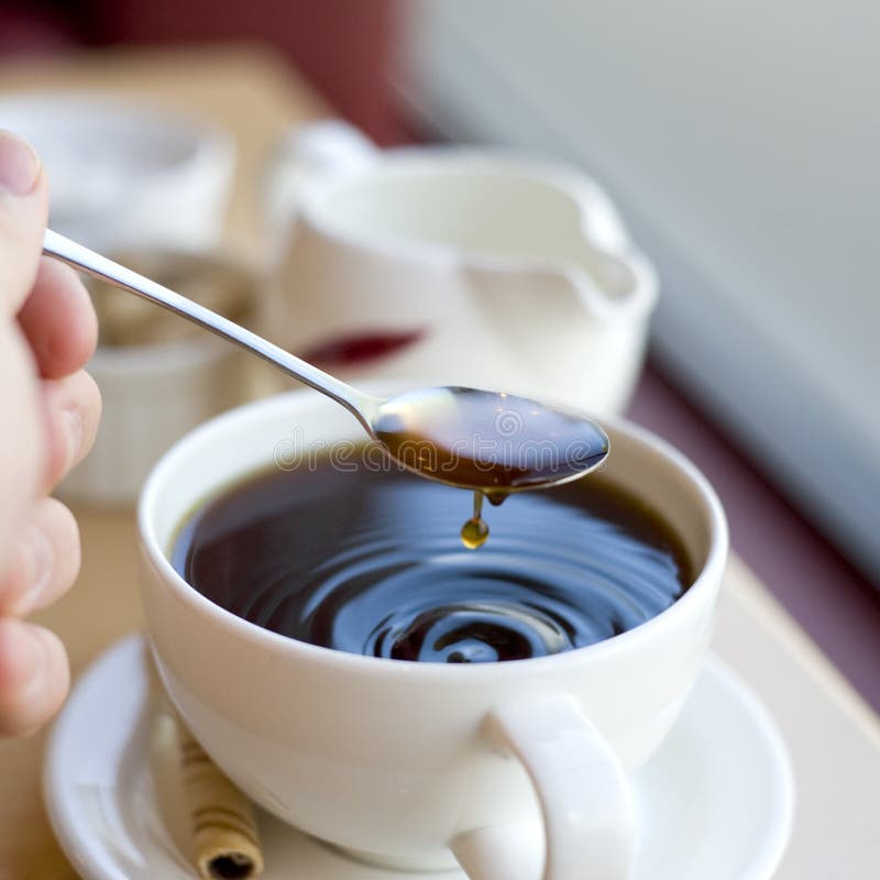 Cuvette de café avec des ondulations image stock Cuvette de café avec des ondulations image stock