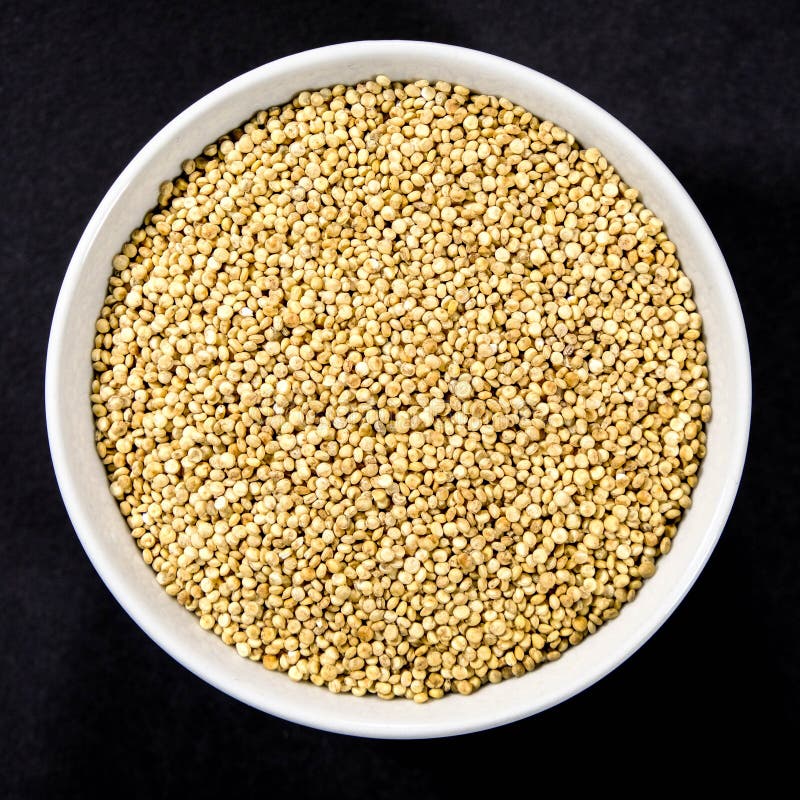 Cuvette de graines sèches ou sèches de quinoa image stock Cuvette de graines sèches ou sèches de quinoa image stock