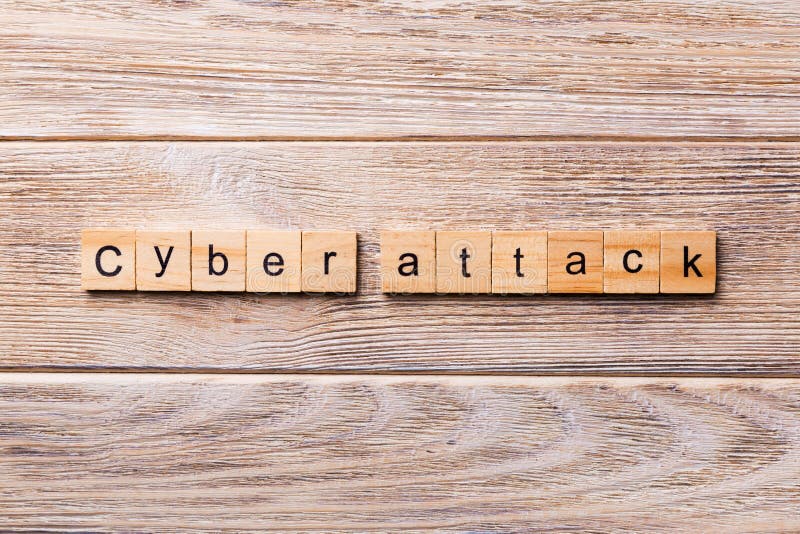 Cyber ataka słowo pisać na drewnianym bloku Cyber szturmowy tekst na drewnianym stole dla twój desing, pojęcie obrazy royalty free Cyber ataka słowo pisać na drewnianym bloku Cyber szturmowy tekst na drewnianym stole dla twój desing, pojęcie obrazy royalty free