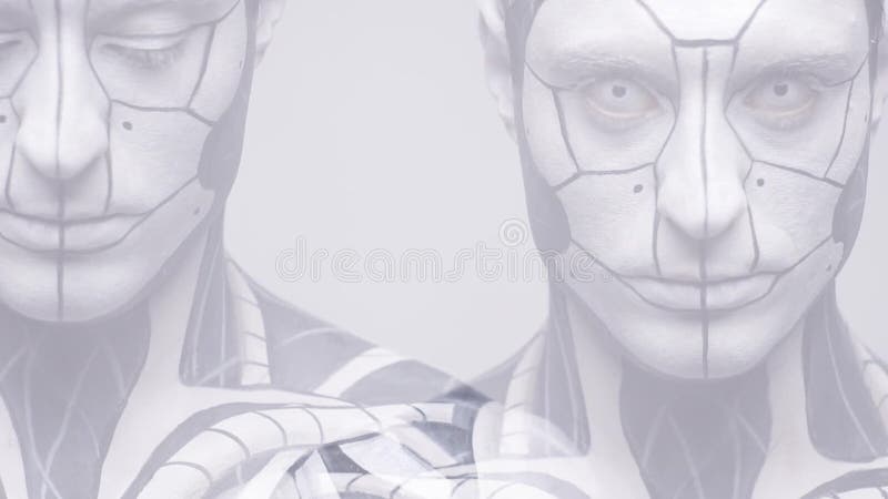 Cyborg maschio privo di emozioni, montaggio stock footage