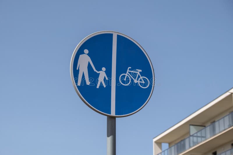 200 Pedestrian Crossing Bicycle Road Signs Stock Photos - Free