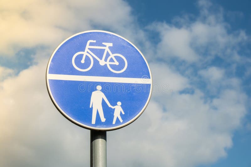 200 Pedestrian Crossing Bicycle Road Signs Stock Photos - Free