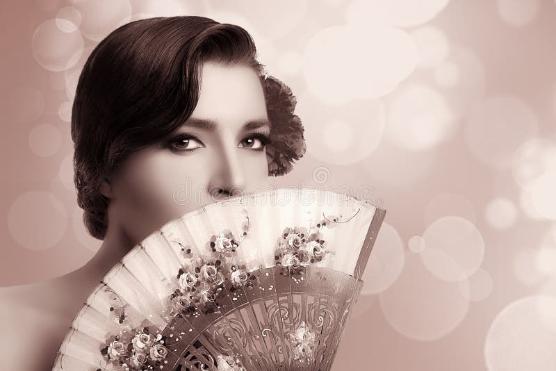 Cygańska dziewczyna Piękno mody Andaluzyjska kobieta z Eleganckim fan obraz stock Cygańska dziewczyna Piękno mody Andaluzyjska kobieta z Eleganckim fan obraz stock