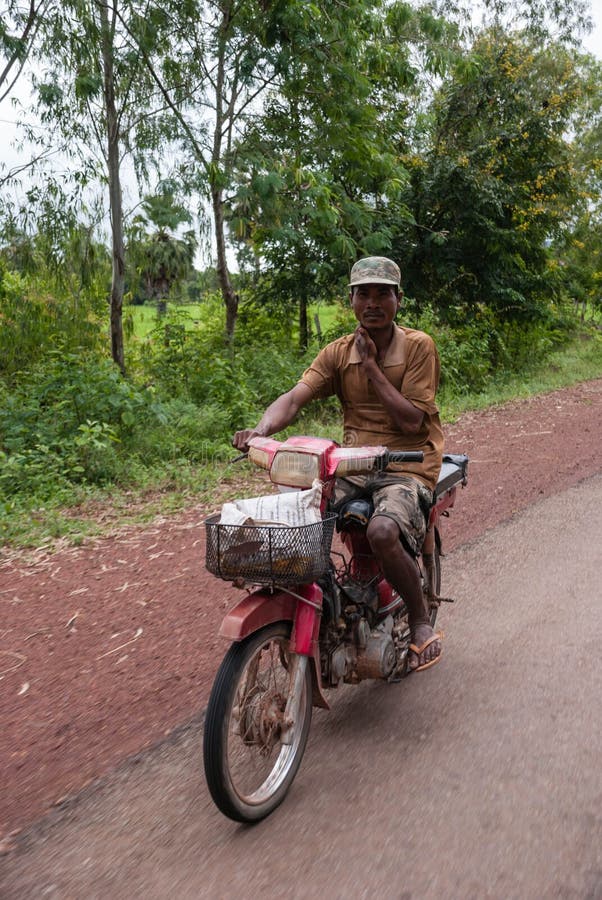 cykelcambodia motor arkivfoton cykelcambodia motor arkivfoton