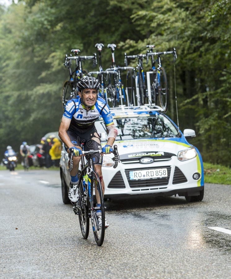 Cyklisten Tiago Machado Climbing Col du Platzerwasel - turnera de royaltyfria foton