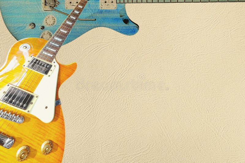 Cytryny sunburst i błękitna gitara elektryczna na lekkim skóry tle z obfitością kopii przestrzeń, zdjęcia stock Cytryny sunburst i błękitna gitara elektryczna na lekkim skóry tle z obfitością kopii przestrzeń, zdjęcia stock
