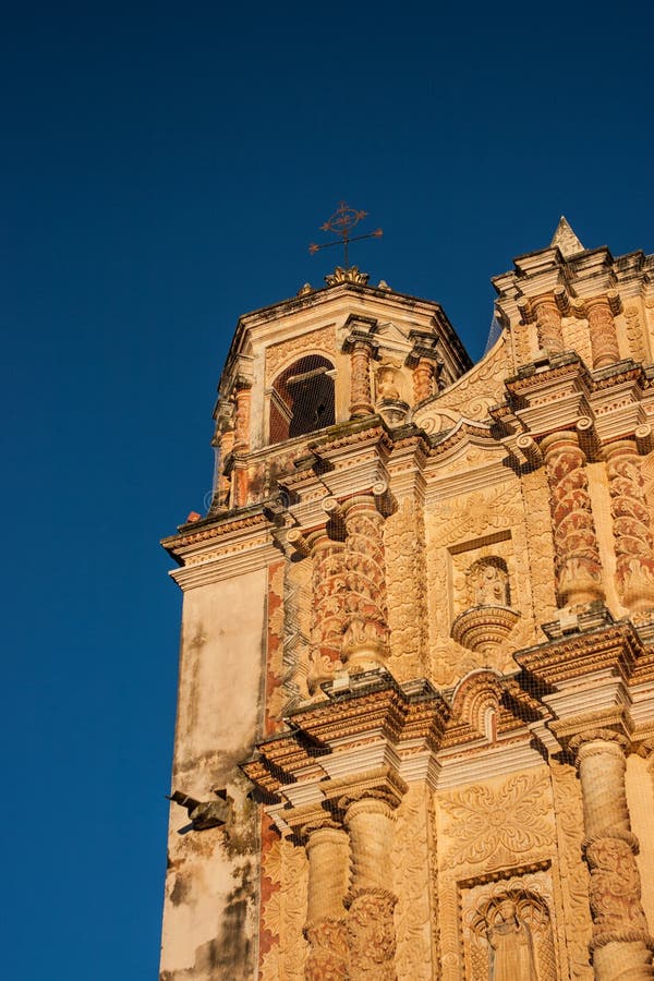 Cyzelowania na twarzy Santo Domingo kościół w San Cristo zdjęcia stock Cyzelowania na twarzy Santo Domingo kościół w San Cristo zdjęcia stock