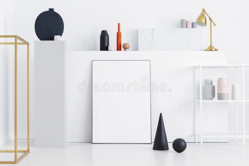 Czarna piłka na pokazie sztuki galeria z mockup i rożek zdjęcie royalty free Czarna piłka na pokazie sztuki galeria z mockup i rożek zdjęcie royalty free