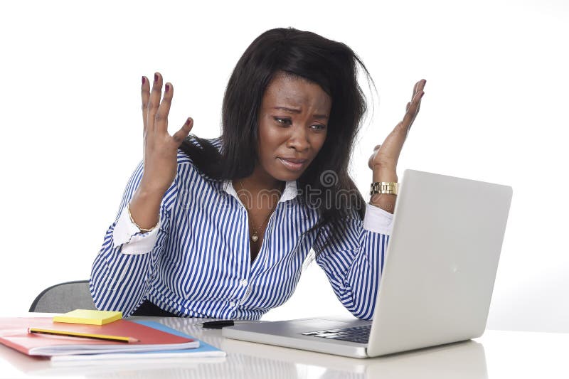 Czarnego Afrykanina Amerykański pochodzenie etniczne udaremniał kobiety pracuje w stresie przy biurem