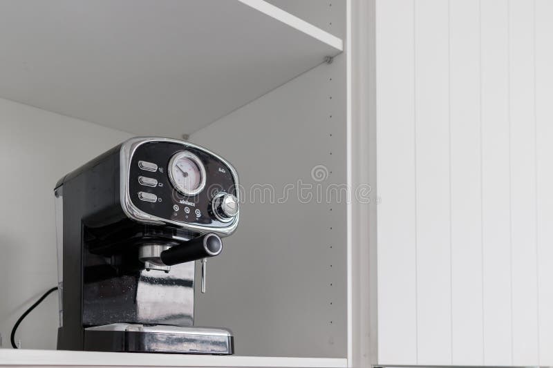 Czarny automat do kawy zdjęcie royalty free
