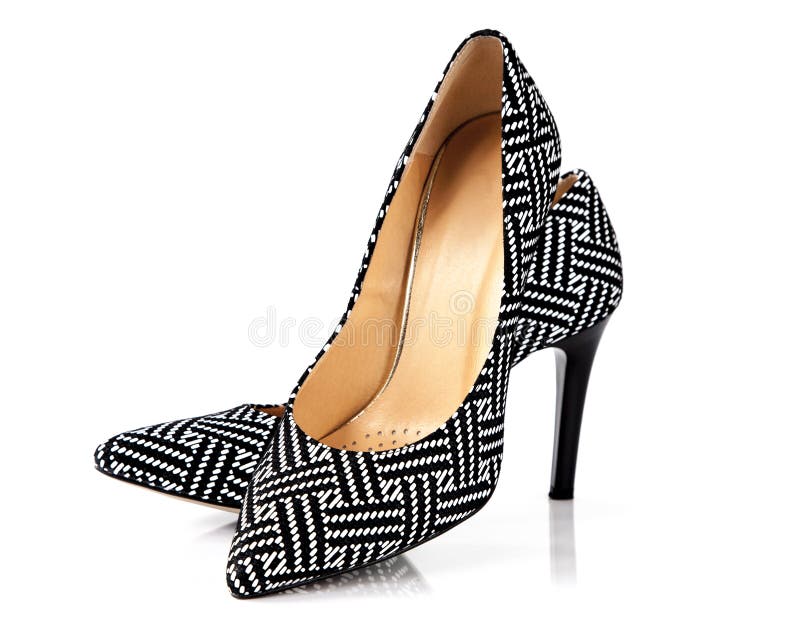 Czarny i bia?y deseniowi szpilek kobiet buty odizolowywaj?cy na bia?ym tle obraz stock Czarny i bia?y deseniowi szpilek kobiet buty odizolowywaj?cy na bia?ym tle obraz stock