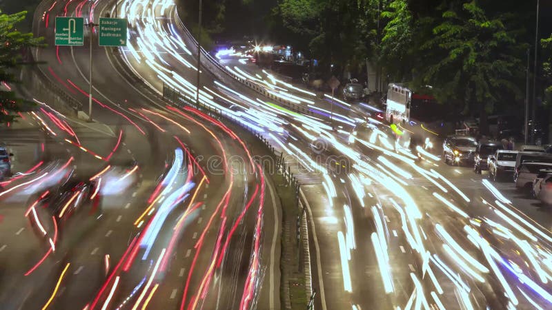 Czasu upływ ruchliwie autostrada z ciężkim ruchem drogowym