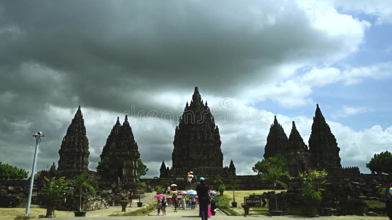 Czasu upływu materiał filmowy Prambanan turyści i świątynia