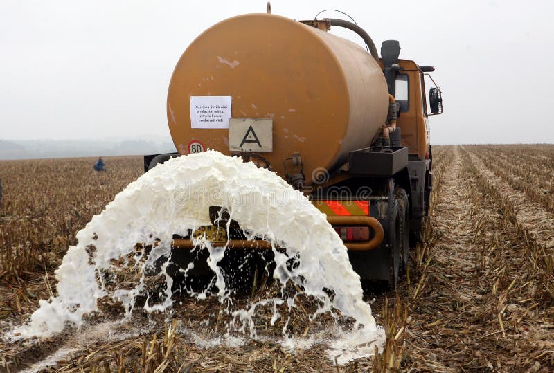 Czech farmers milk protest - Lysice