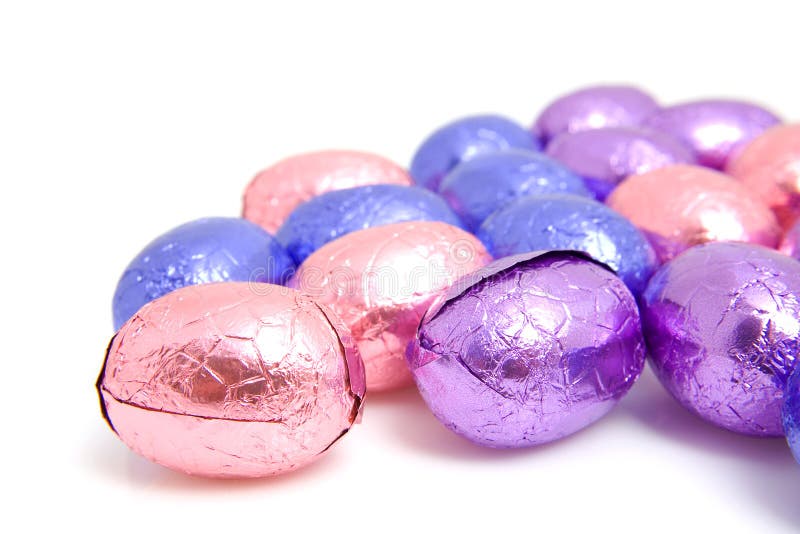 Czekoladowego zbliżenia kolorowi Easter jajka
