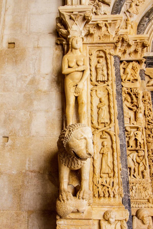 Czerep architektoniczny szczegół na historycznym budynku w Chorwacja obraz stock