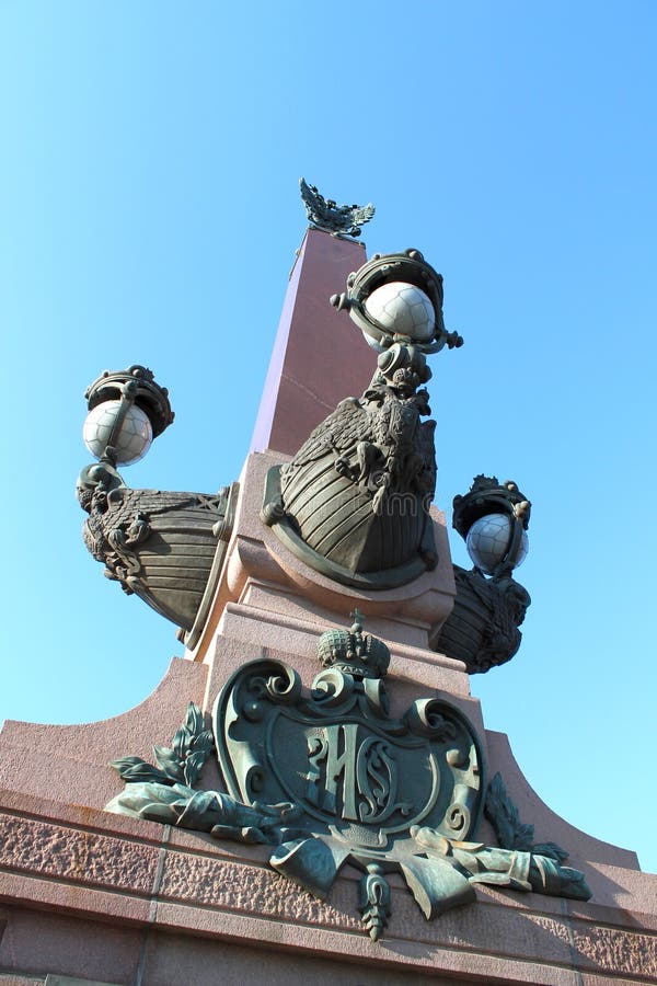 Czerep dziobowa kolumna trójca most St Petersburg obraz stock Czerep dziobowa kolumna trójca most St Petersburg obraz stock