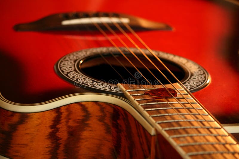 Czerwona gitara i wybór zdjęcie stock Czerwona gitara i wybór zdjęcie stock