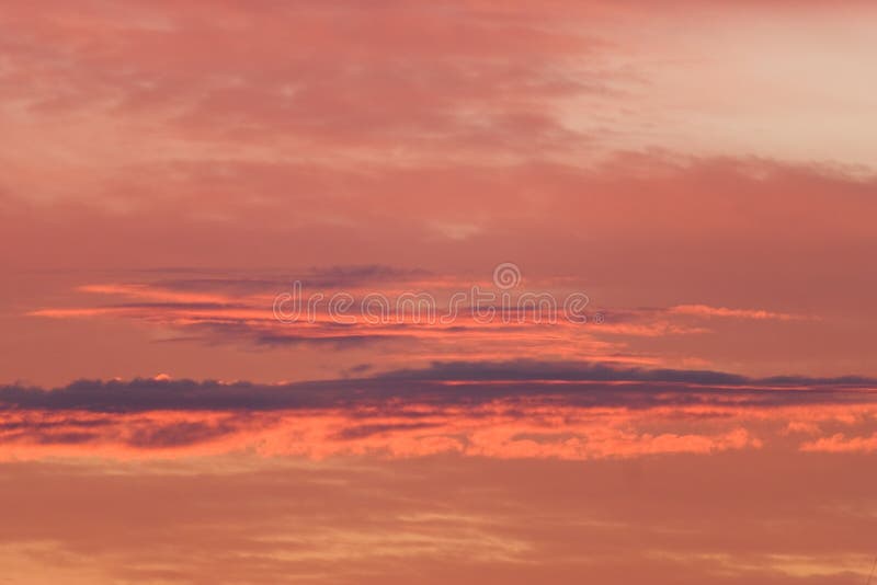 Czerwony niebo przy zmierzchem, pomarańcz chmur krajobraz fotografia stock Czerwony niebo przy zmierzchem, pomarańcz chmur krajobraz fotografia stock