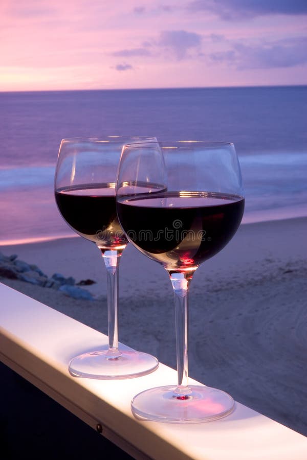 czerwony plażowy sunset wino fotografia stock czerwony plażowy sunset wino fotografia stock