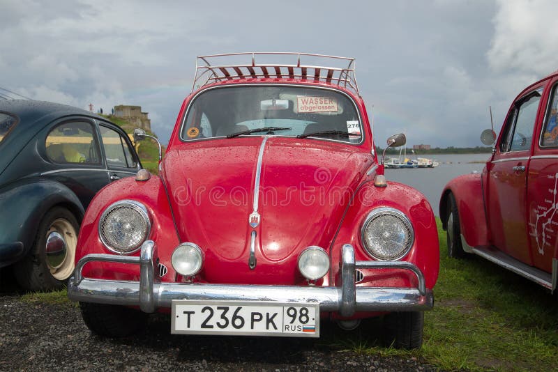 Czerwony Volkswagen Beetle Frontowy Widok Wystawa I Parada