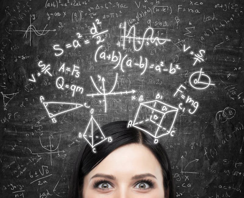Czoło dama i maths formuły rysujemy na czarnym chalkboard zdjęcie royalty free