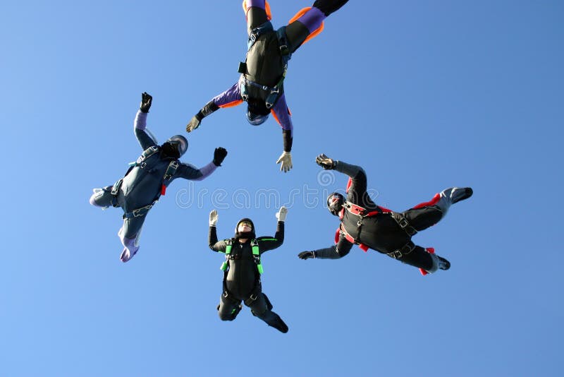 cztery skydivers budynek formacji gwiazda cztery skydivers budynek formacji gwiazda