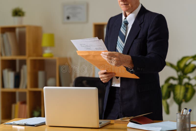 Download Czytelnicza korespondencja zdjęcie stock. Obraz złożonej z dokument - 53779678