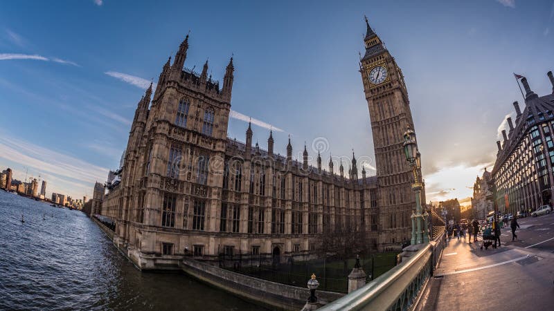 Część dom parlament w Londyn przy zmierzchem i Big Ben obraz royalty free