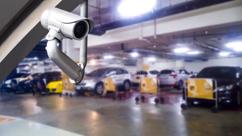 Cámara CCTV o sistema de vigilancia en el estacionamiento imagenes de archivo Cámara CCTV o sistema de vigilancia en el estacionamiento imagenes de archivo