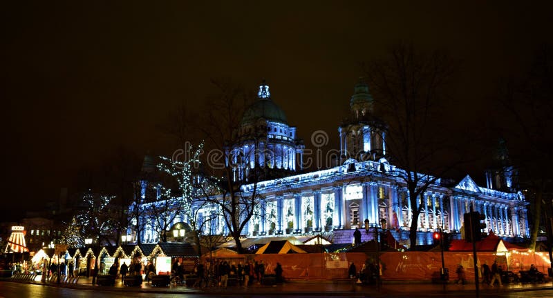 Câmara municipal do Natal em Belfast imagens de stock Câmara municipal do Natal em Belfast imagens de stock