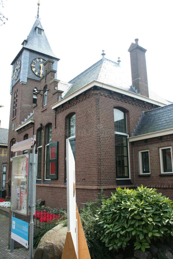 A câmara municipal velha é agora um museu fotografia de stock