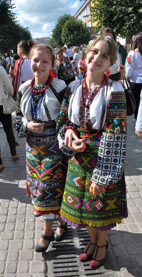 Download Célébration De La Broderie Et Du Borscht_10 Photographie éditorial - Image du hommes, amulettes: 77153497