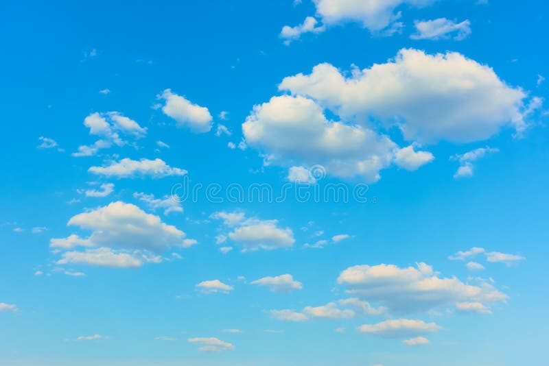 Céu azul com nuvens imagem de stock royalty free