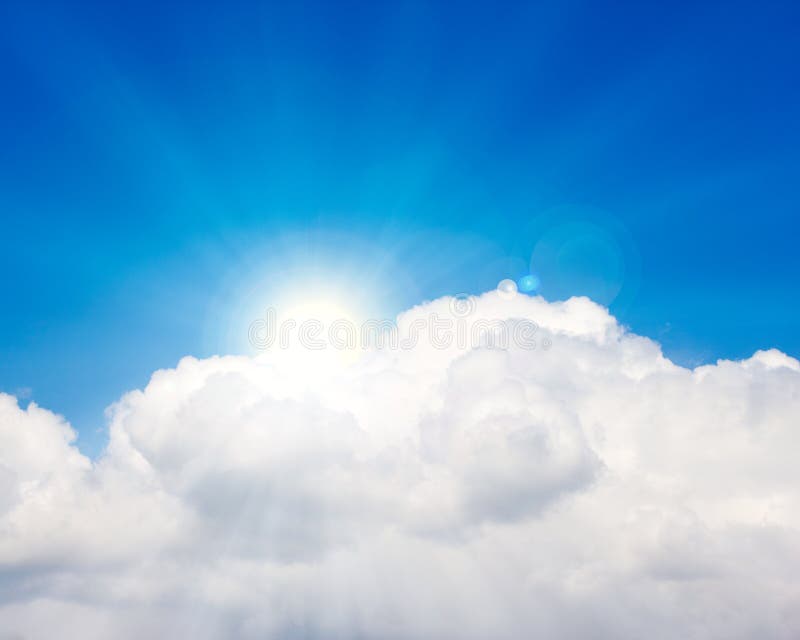 Céu com nuvens e sol Céu com nuvens e sol