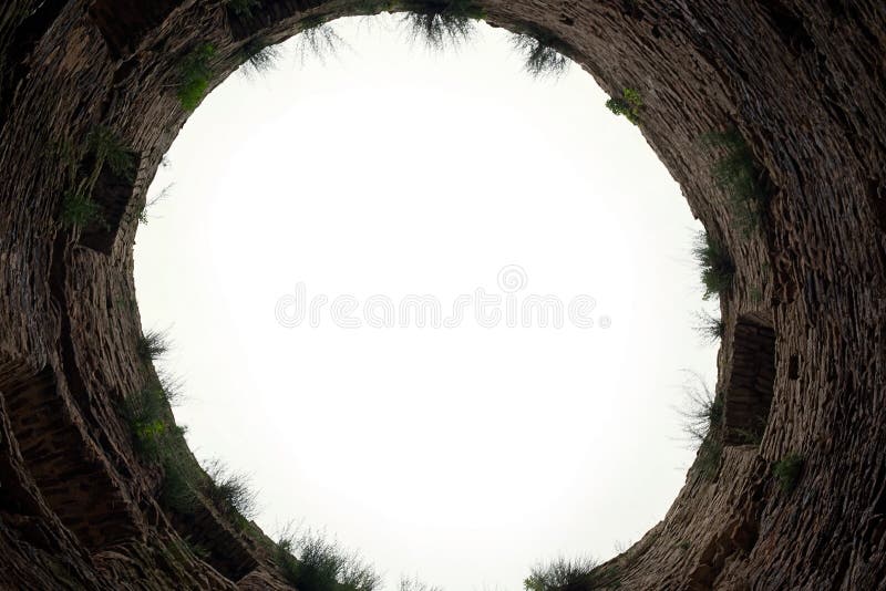 Céu do interior de uma torre medieval da pedra calcária foto de stock royalty free Céu do interior de uma torre medieval da pedra calcária foto de stock royalty free
