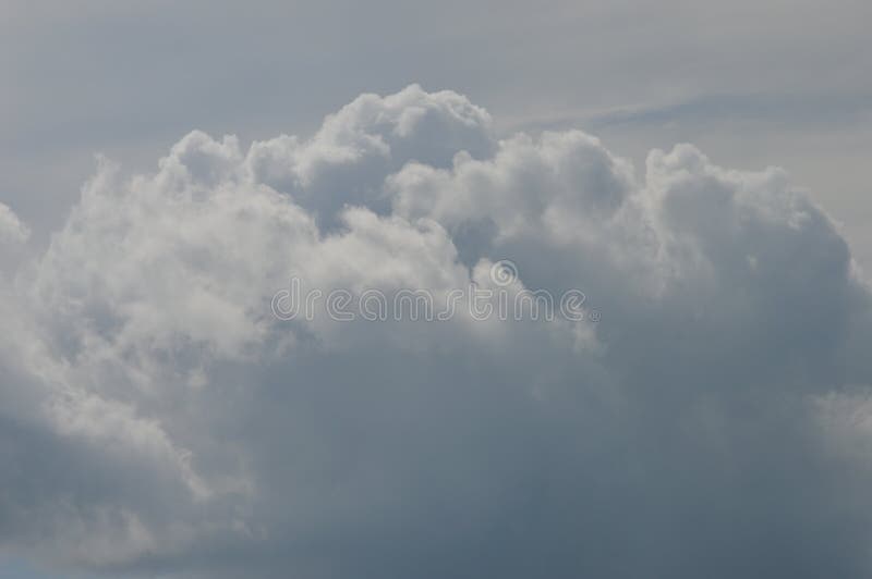Céu e nuvem poderosa foto de stock royalty free Céu e nuvem poderosa foto de stock royalty free