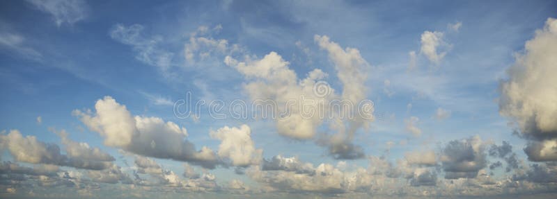 Céu espectacular da manhã imagens de stock Céu espectacular da manhã imagens de stock