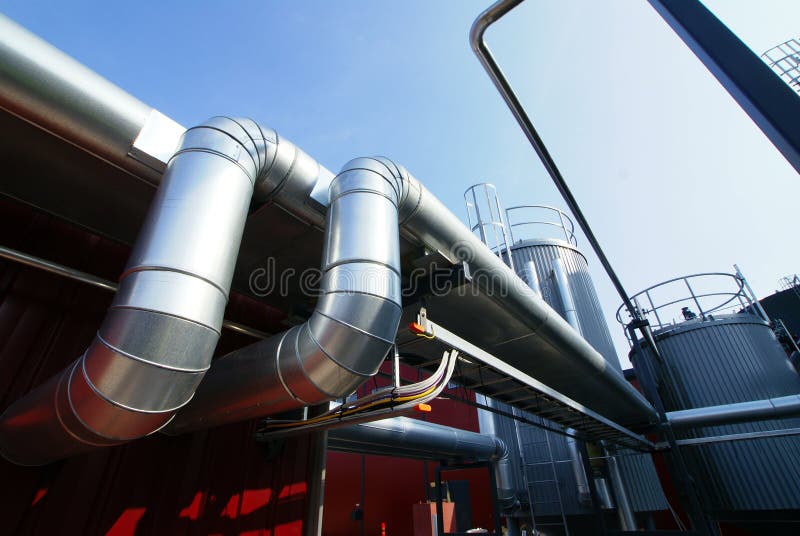 Céu industrial da isolação dos encanamentos imagem de stock Céu industrial da isolação dos encanamentos imagem de stock