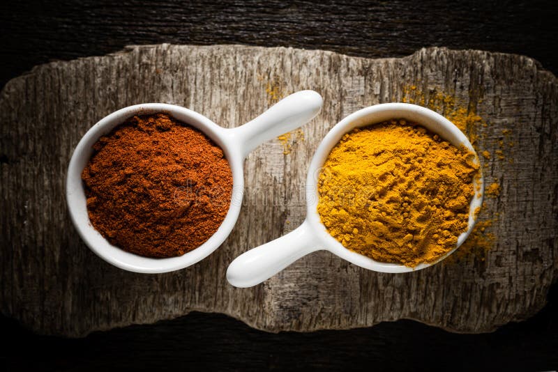 Cúrcuma y paprika foto de archivo. Imagen de ayurveda 33025478