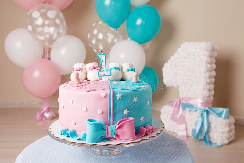 Jumelle Des Ballons De Joyeux Anniversaire Photo Stock Image Du Gosse Adolescente
