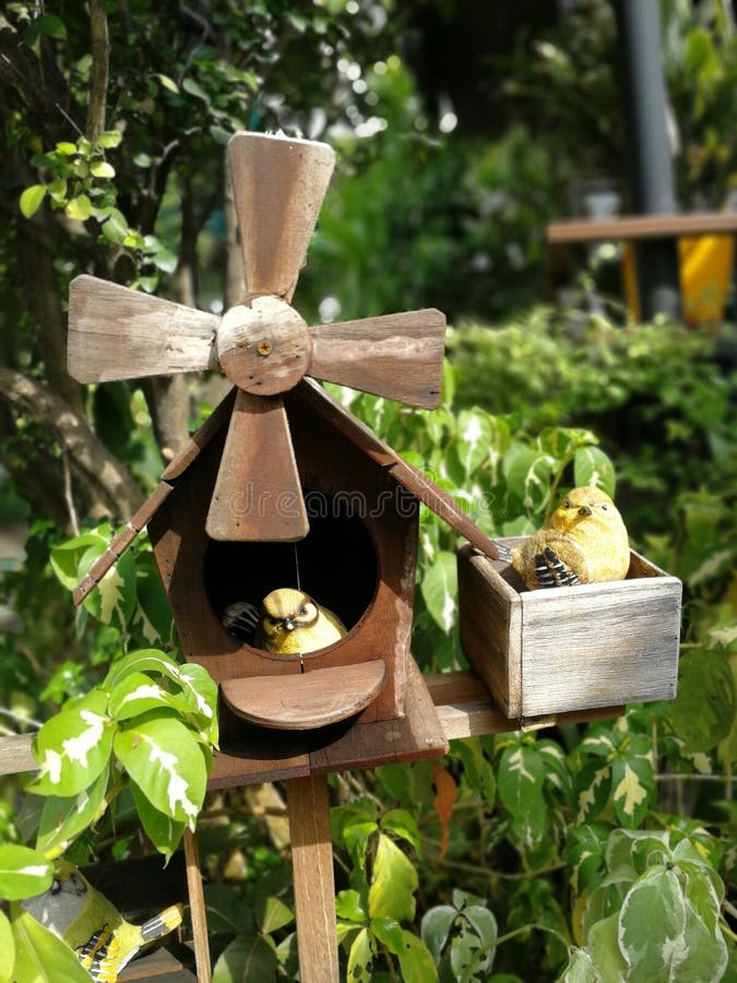 Décoration D'oiseaux Et De Jardins En Bois Image stock - Image du vert,  assez: 158555671