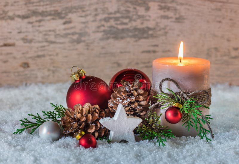 Décoration Romantique De Noël Ou D'avènement Avec La Bougie Et La