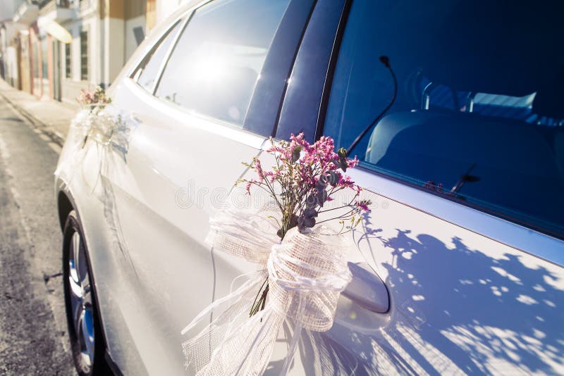 Décoration D'ornement De Mariage Dans Une Voiture Classique Rebecca 36  Image stock - Image du lumineux, décoration: 99210537