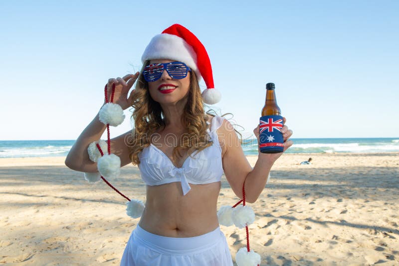Día Casual De Navidad En La Playa En Australia Imagen de archivo - Imagen  de bebida, auténtico: 163274747