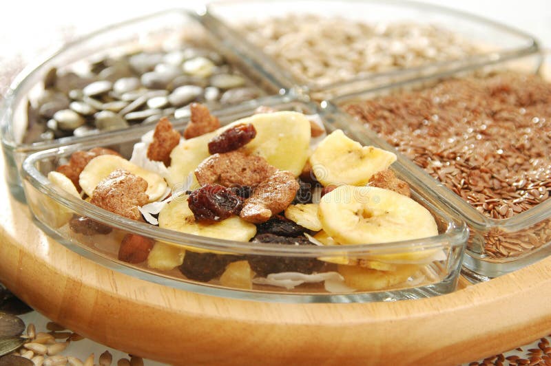 Dörrobst stockfoto. Bild von gesund, mutter, getreide - 5712018 Dörrobst stockfoto. Bild von gesund, mutter, getreide - 5712018